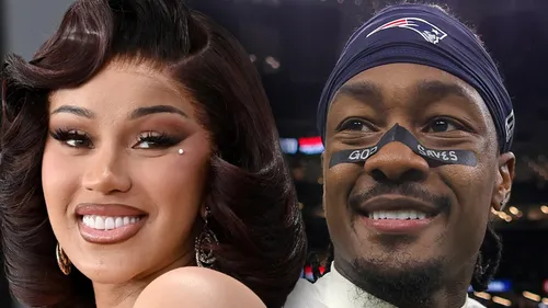 Stefon Diggs embrasse Cardi B après son acquittement