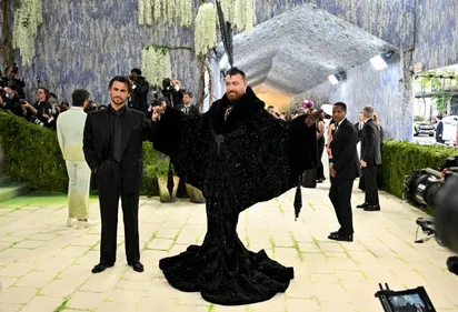 Sam Smith révèle le poids incroyable de son look au Met Gala 2026