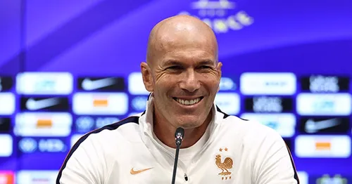 Zizou interdit les coiffeurs à Clairefontaine