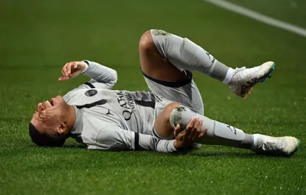 Kylian Mbappé dénonce les fake news sur sa blessure au genou