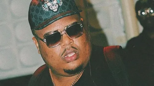 Comment Naza a failli se faire voler un pantalon (vidéo)