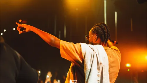 « Sangote » : Guy2Bezbar enflamme l'été avec son dernier hit