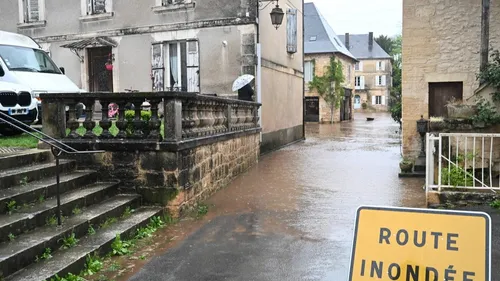 Dordogne : Décrue de l'Isle après des inondations historiques