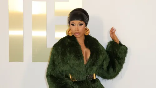 Cardi B Fait des Étincelles à Paris : Un Clin d'Œil Taquin à Offset