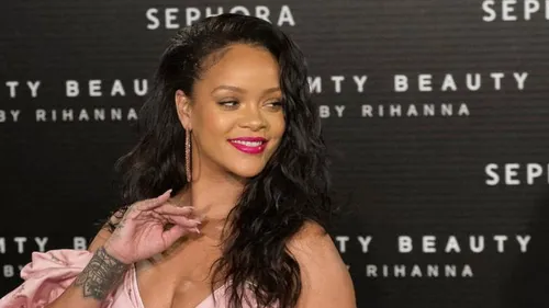 La réaction de Rihanna à son nouveau statut de milliardaire (vidéo)