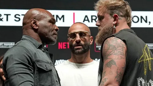Mike Tyson donne une gifle à Jake Paul avant leur affrontement 