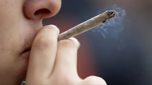 Emmanuel Macron contre « la dépénalisation généralisée » du cannabis