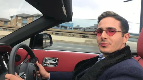 20 000 dollars pour voir apparaître l’Arnaqueur de Tinder dans sa...