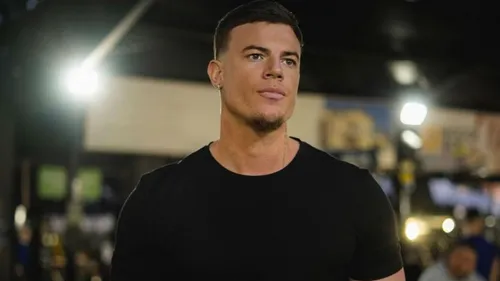 AD Laurent choque en révélant ses gains mensuels 