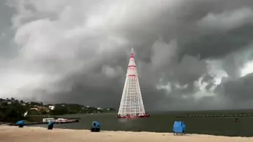 Tragédie à Rio : un technicien écrasé par un sapin de Noël géant