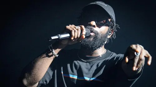 Damso dévoile son nouvel album "J'ai menti" lors de sessions...