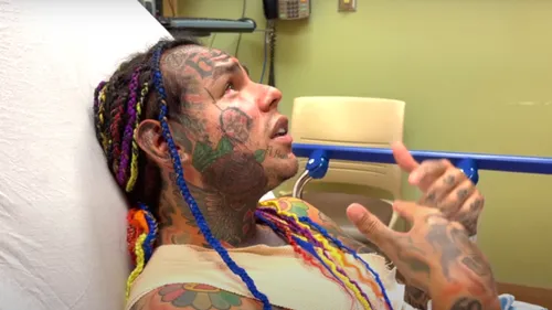 6ix9ine agressé : il s'exprime pour la première fois (VIDÉO)