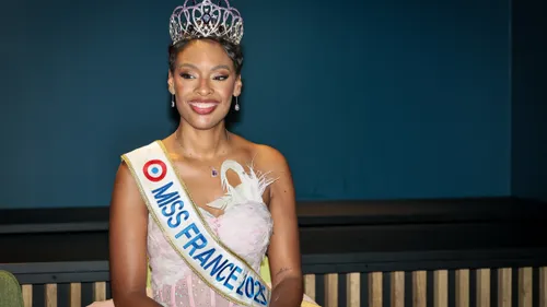 Miss France 2025 face au cyberharcèlement : Angélique...