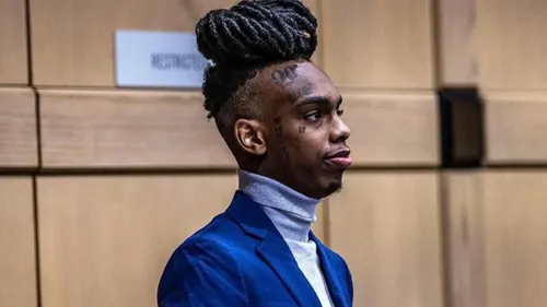 YNW Melly réclame sa libération et poursuit le bureau du shérif