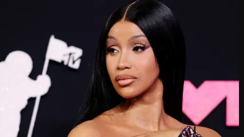 Cardi B surprend ses fans avec un nouveau piercing inattendu