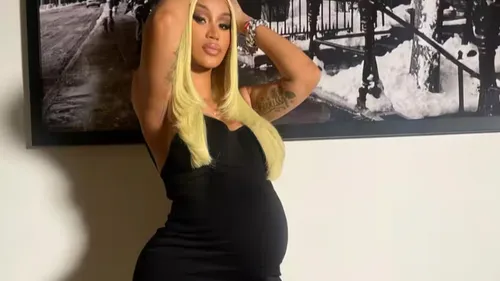 Cardi B révèle sa grossesse au milieu de son divorce avec Offset