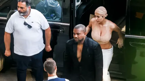 Bianca Censori : son père semble accepter ses tenues osées