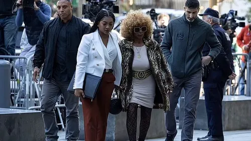  “Votre enfant est un prédateur” : la mère de Diddy accueillie par...