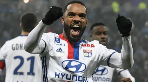 Rumeurs de Transfert à Lyon : Qui est le Prochain Alexandre...
