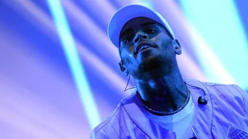 Un documentaire sur Chris Brown donne la parole à une accusatrice