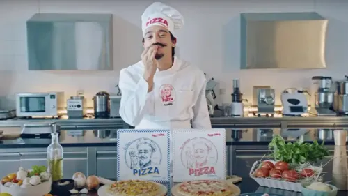 Squeezie bat un record mondial en offrant une pizza géante à Mister V