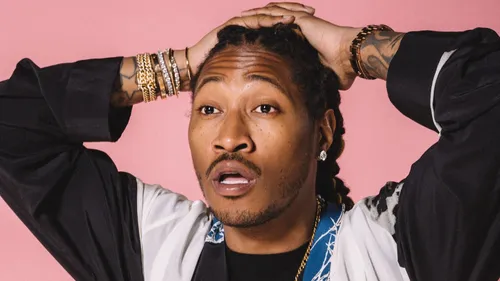 Future met deux strip teaseuses enceinte en même temps  