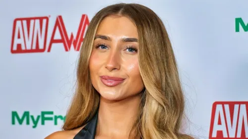 Lily Phillips dévoile son challenge le plus audacieux… dans les airs