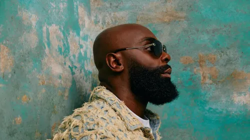 Kaaris tend la main à un couple injustement arrêté à cause de sa...