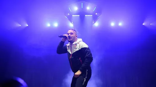 JUL dépasse Ninho et devient le roi des singles d'Or en France