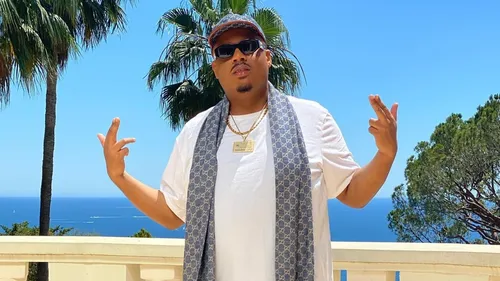 Naza partage son combat contre l'obésité avec humour 