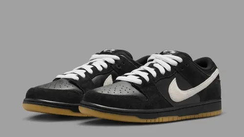 Le Nike SB Dunk Low en "noir/blanc/gomme" arrive !