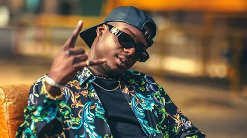 Ninho surprend avec « Boîte Noire », un single introspectif