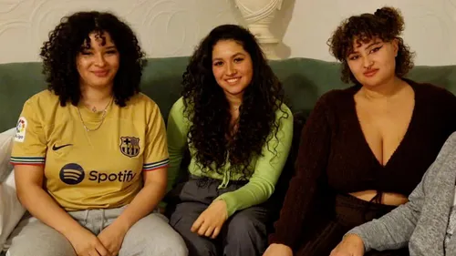 Trois sœurs jumelles nées sous X se retrouvent grâce à Instagram !