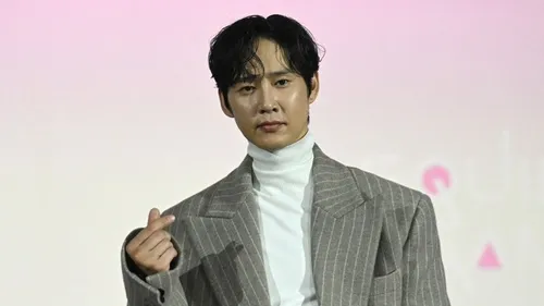 Squid Game : Appel au licenciement de Park Sung Hoon après une...