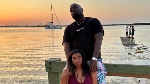 Cette femme de 30 ans allaite quotidiennement son mari ! [PHOTOS]