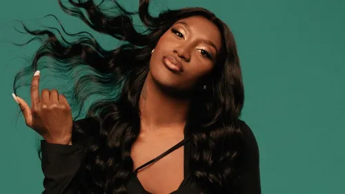 Aya Nakamura fait scandale sur Twitter avec ses likes coquins !