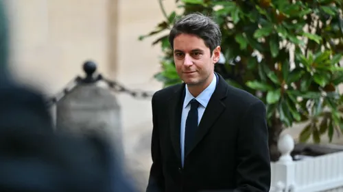 Urgence numérique : Gabriel Attal et Marcel Rufo veulent protéger...