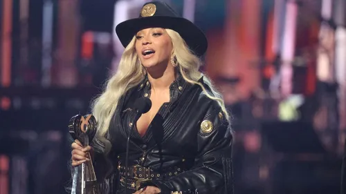 Beyoncé défend sa décision de ne pas sortir de clips pour ses...