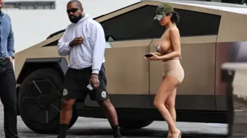 Les choix vestimentaires de Bianca Censori risquent de la conduire...