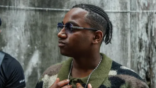 Bouss obtient le précieux disque d'or avec son album " Et si...