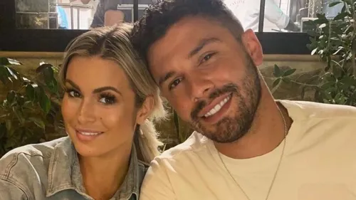 "On n'arrive plus à supporter les cons", Carla Moreau lance une...