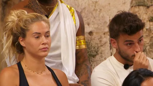 Cassandra Jullia annonce sa rupture définitive avec Simon Castaldi