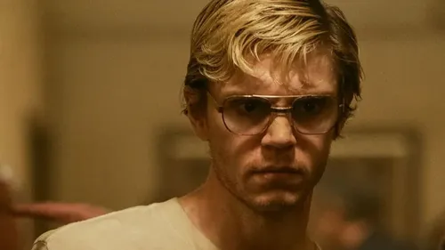Après « Dahmer » Netflix revient avec une nouvelle série centrée...