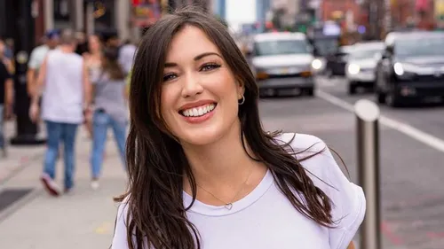 Elsa Esnoult en larmes pour Cyril Hanouna sur TPMP