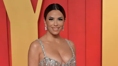 Eva Longoria ne laisse pas les internautes indifférent, en bikini,...