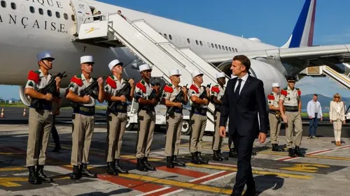 Emmanuel Macron à La Réunion face au chikungunya et aux séquelles...