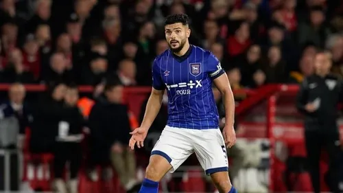 Refus du brassard arc-en-ciel : un joueur de Premier League soutenu...