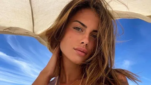 Giuseppa jugée trop vulgaire pour une maman par les internautes,...