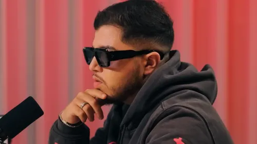 Hamza est double platine avec son titre 'Sincèrement'