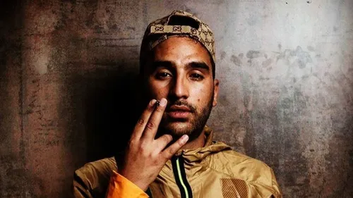 Heuss l’Enfoiré tourne un clip avec une légende du foot !